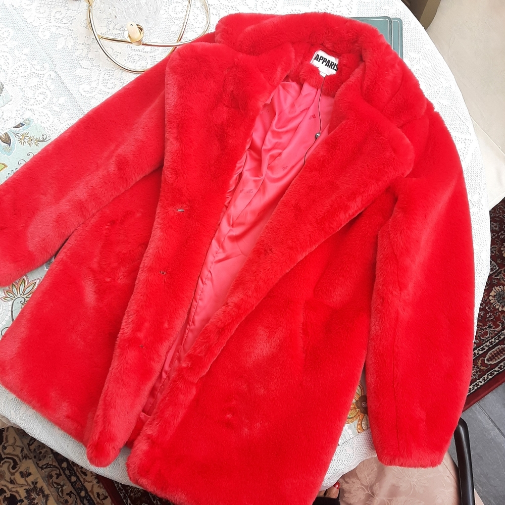 Apparis Scarlet Red